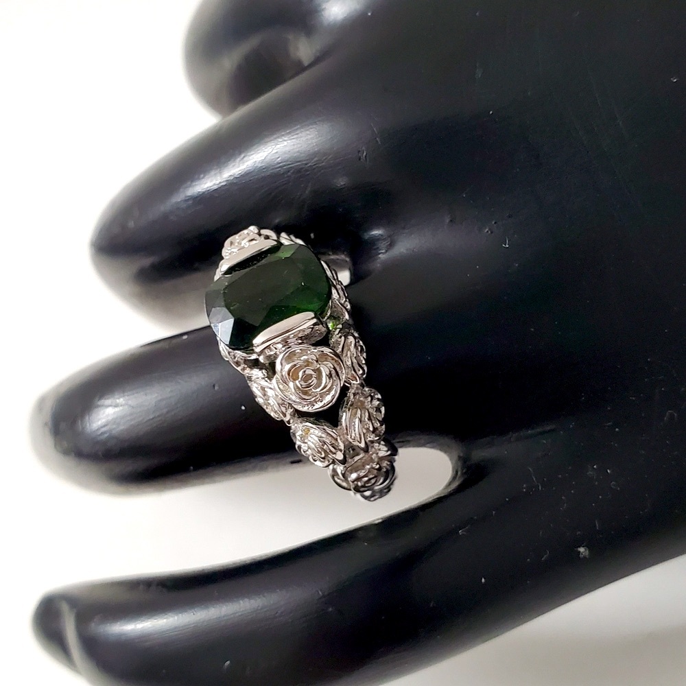 Watch Video / Beauty and The Beast: Sterling Silver 925 Emerald Rose Flower Ring
